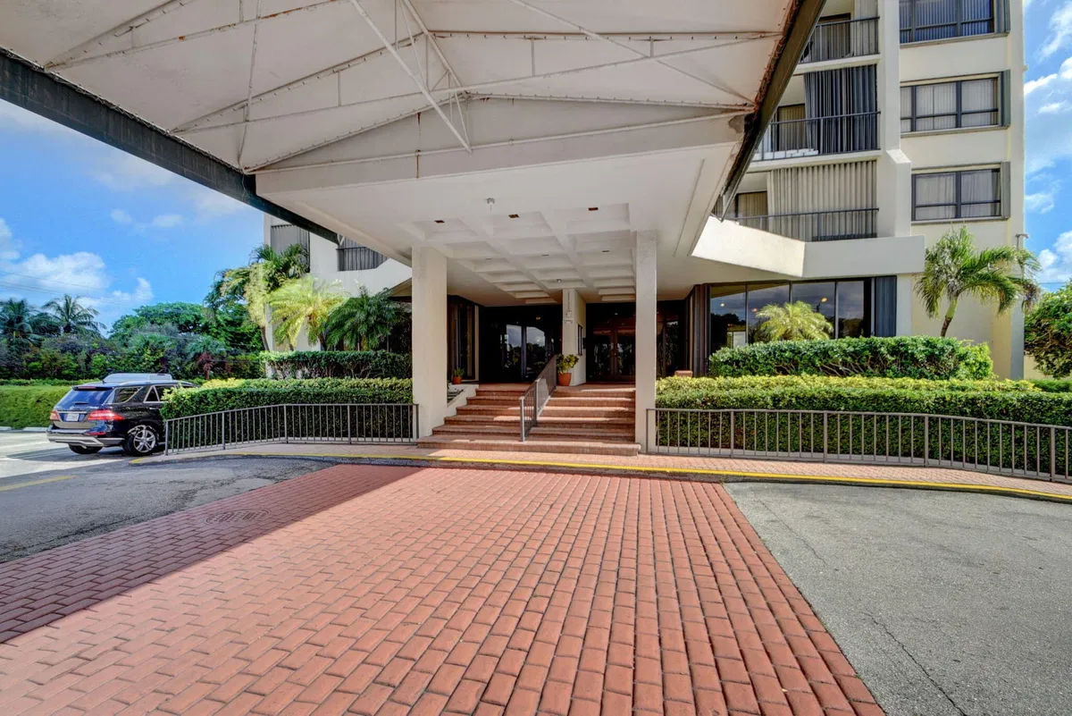 Unit 306 photo 25