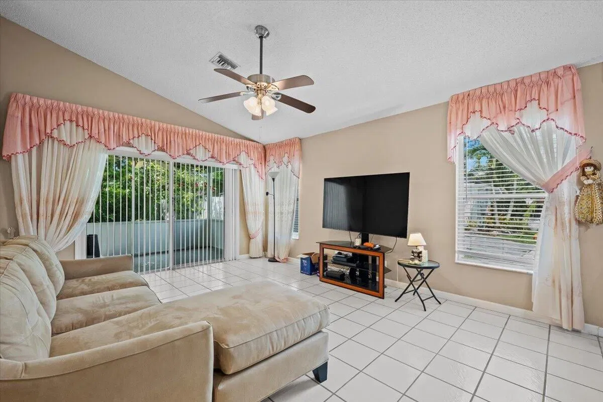  Residence photo 10