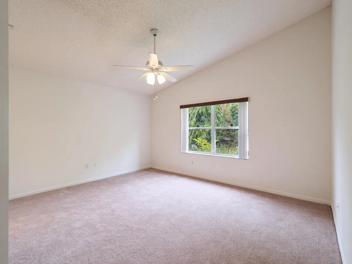  Residence photo 16