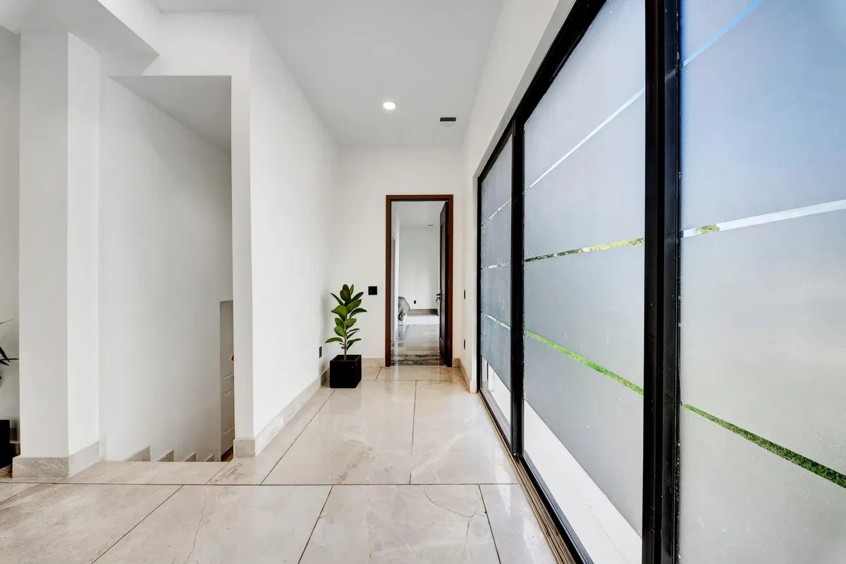 Residence photo 64