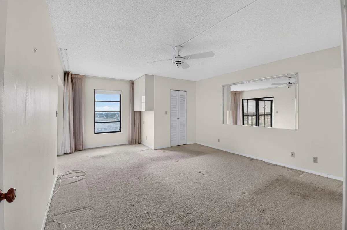  Unit 806 photo 19
