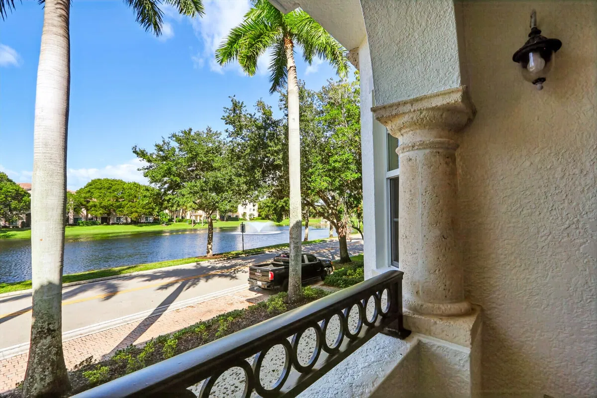 Residence photo 19
