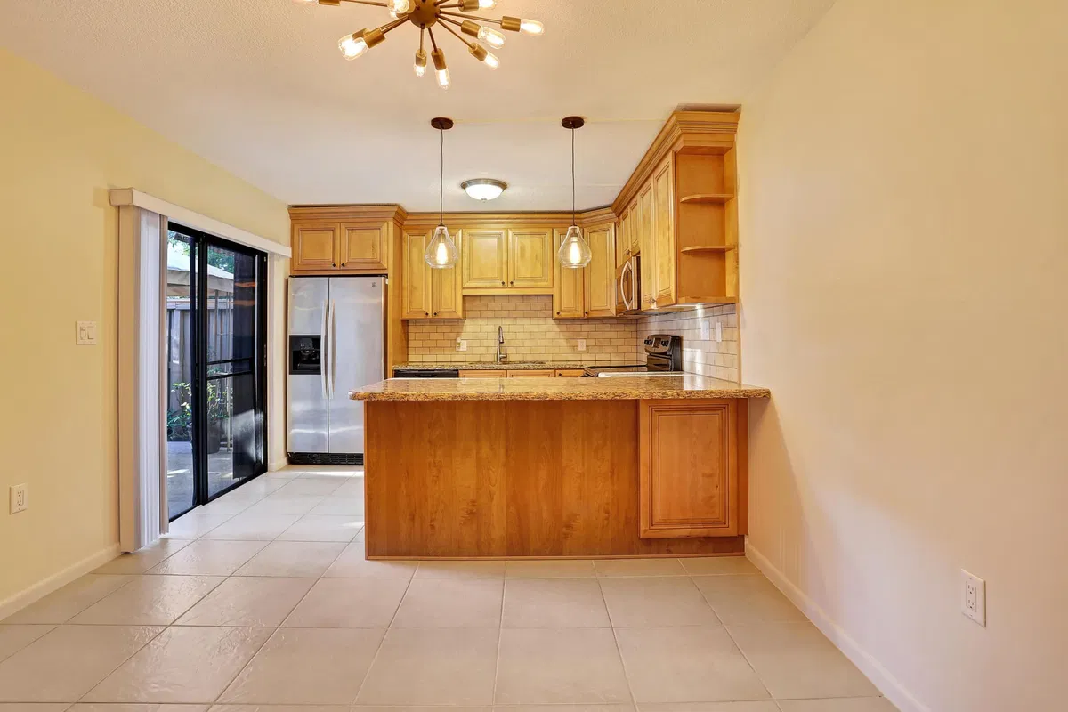  Residence photo 7