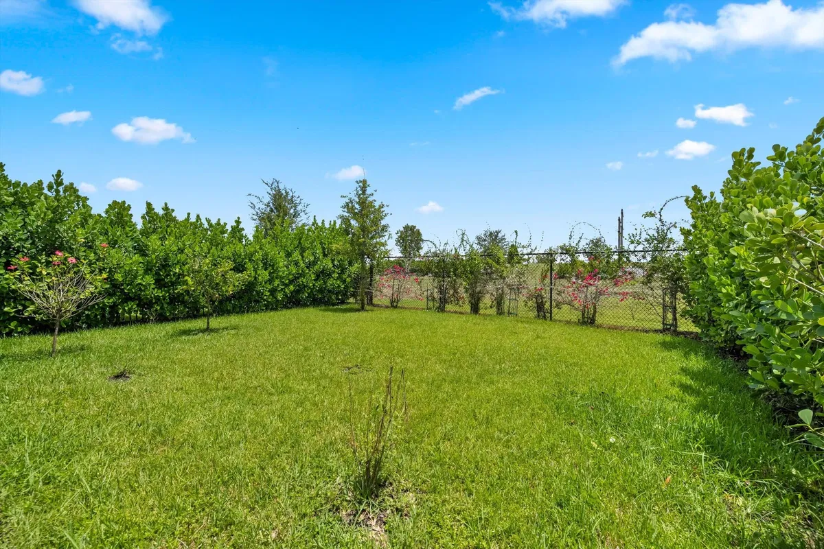 Residence photo 31