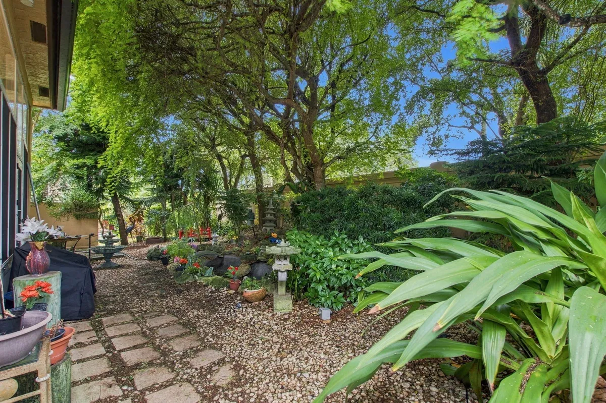  Residence photo 25