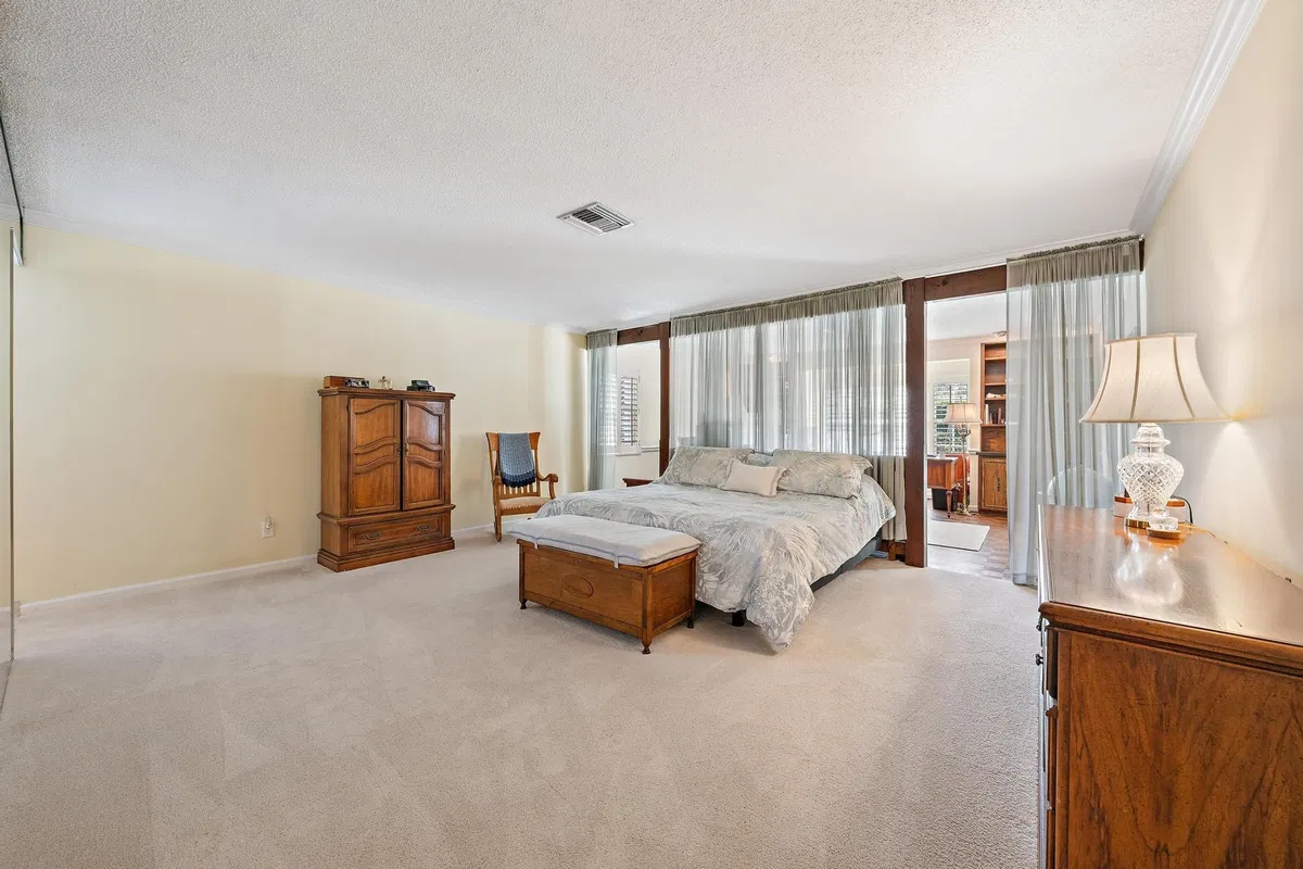 Residence photo 16