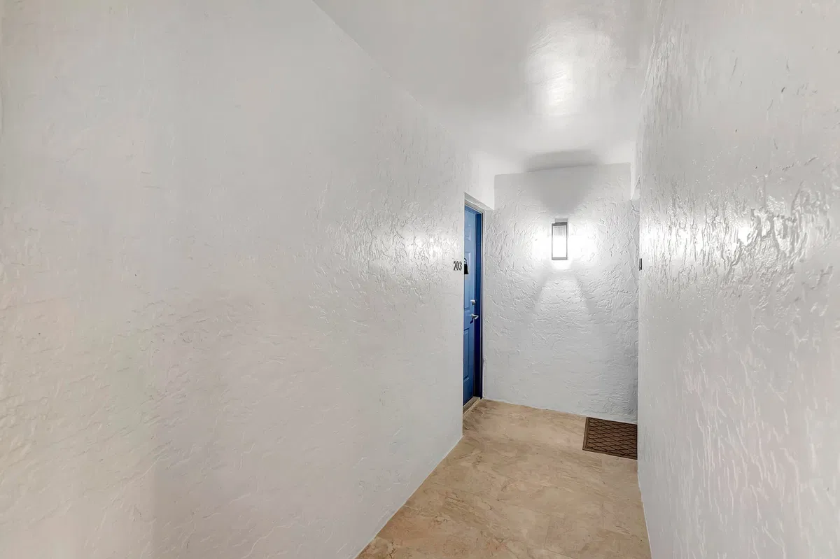 Unit 203 photo 4