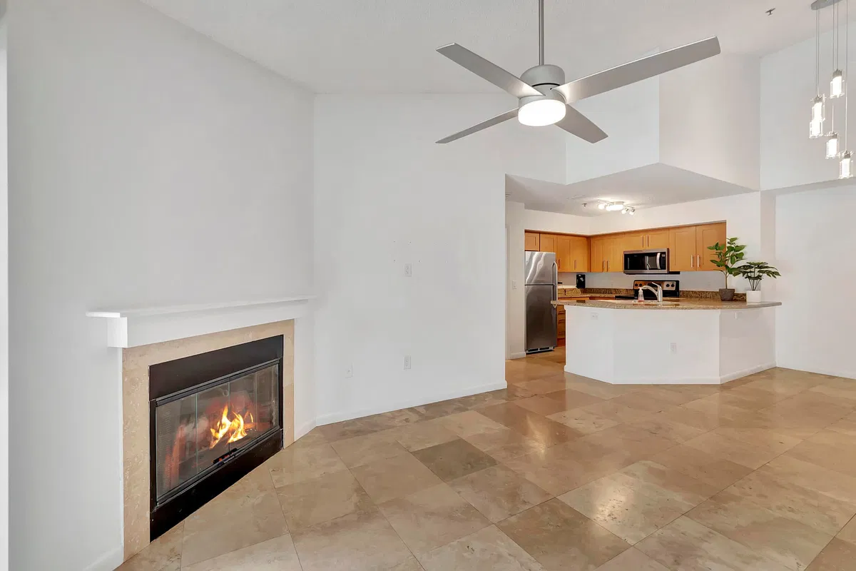 Unit 203 photo 7