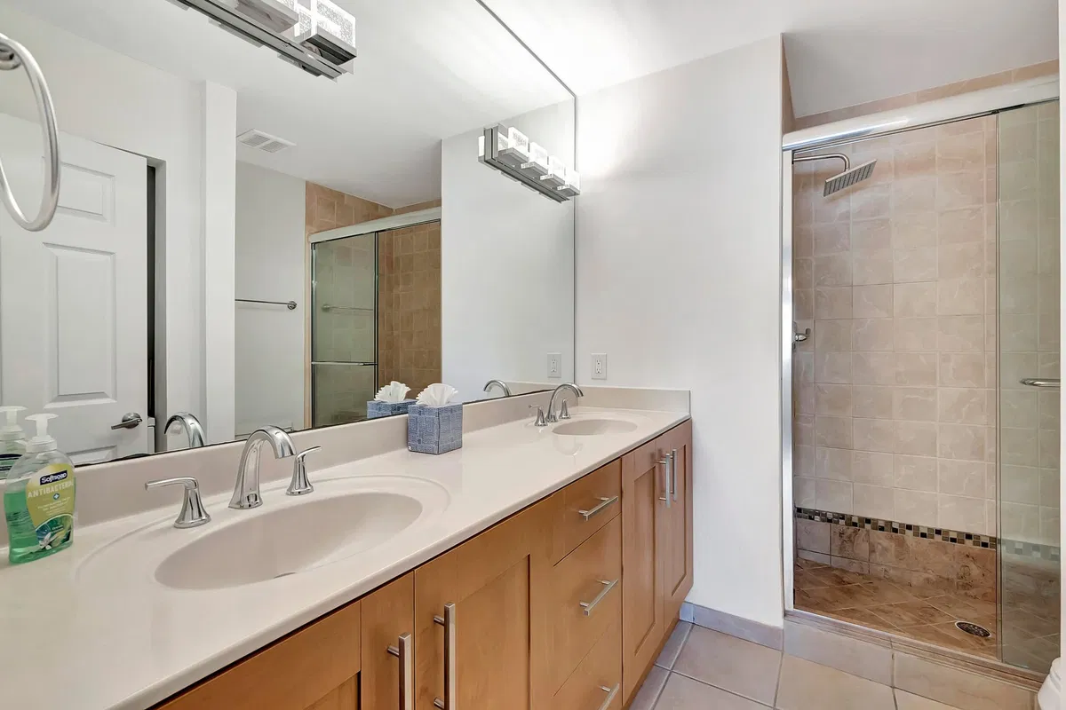 Unit 203 photo 22