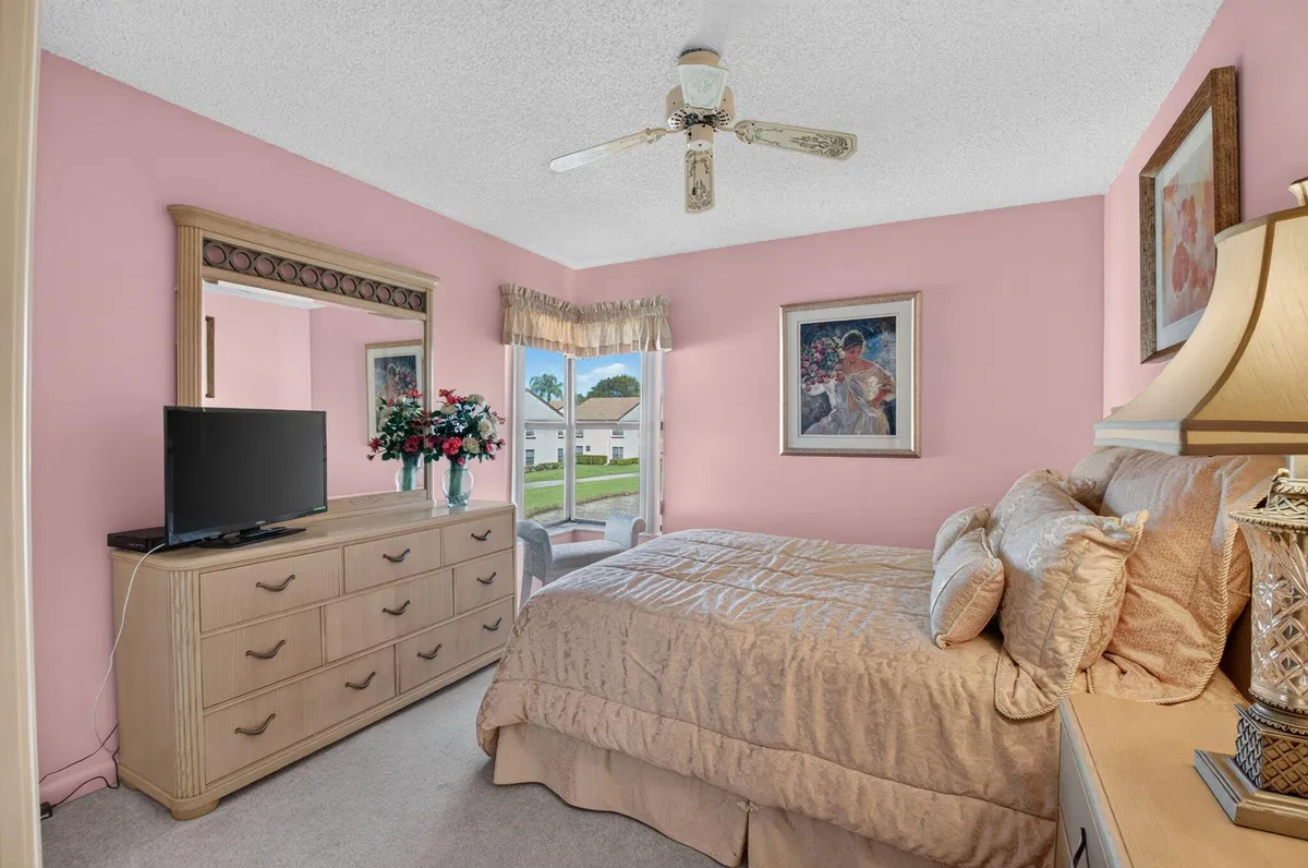 Unit H photo 10