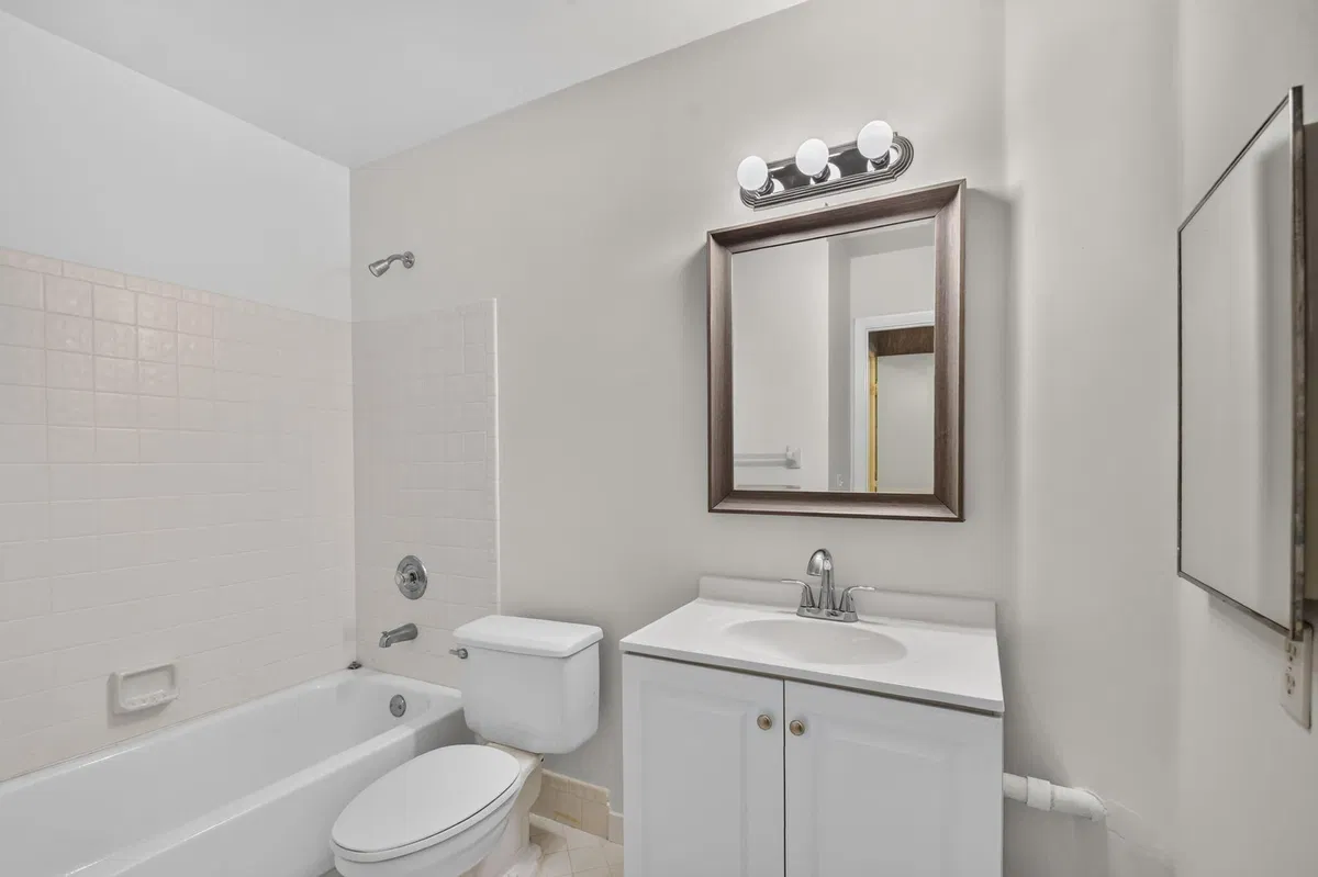 Unit E photo 19