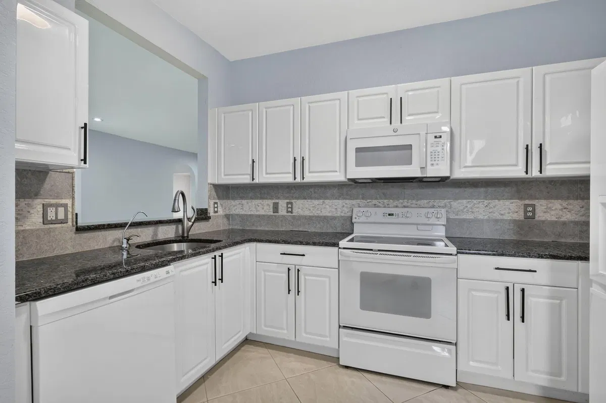 Unit Apt 1 photo 7