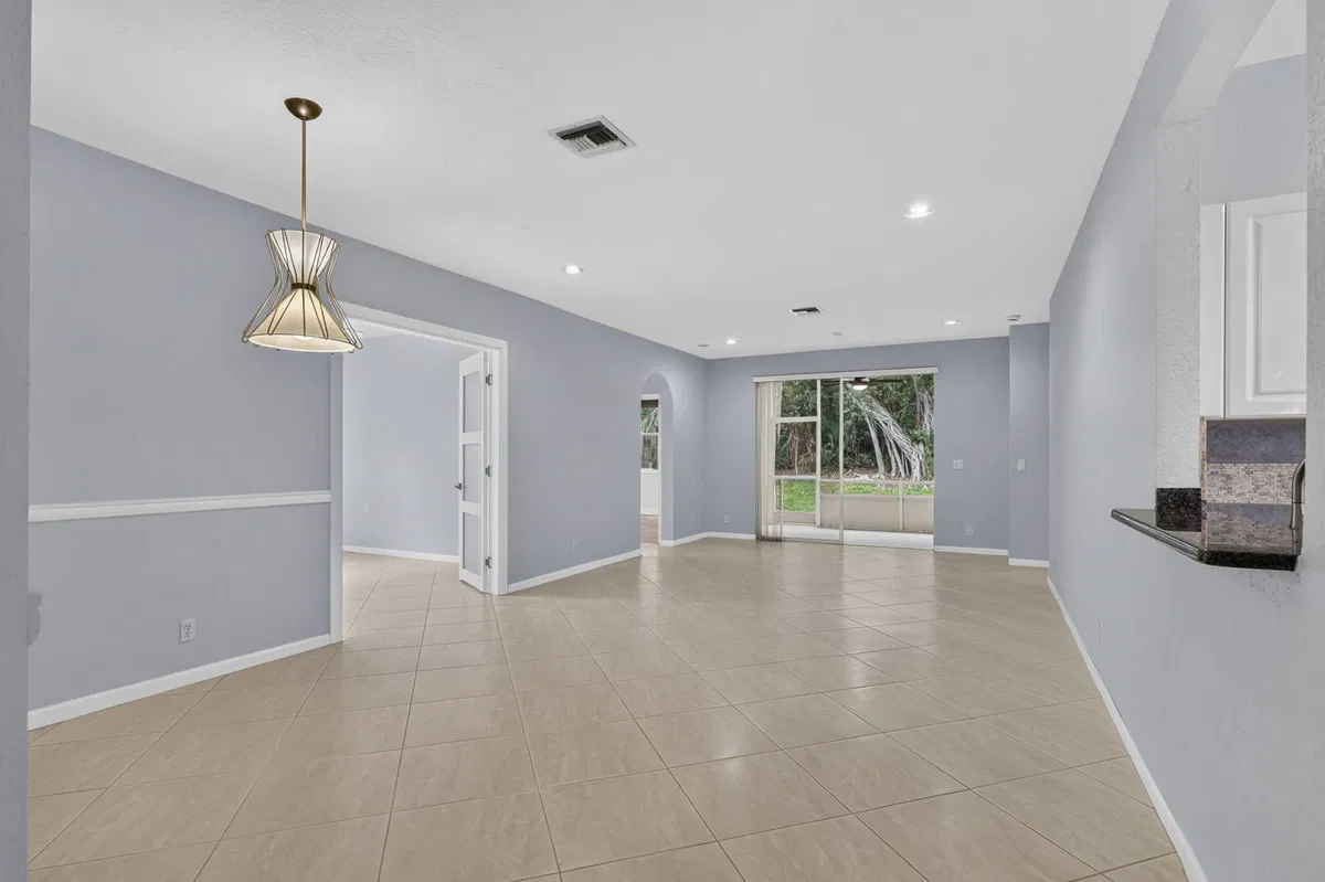 Unit Apt 1 photo 16