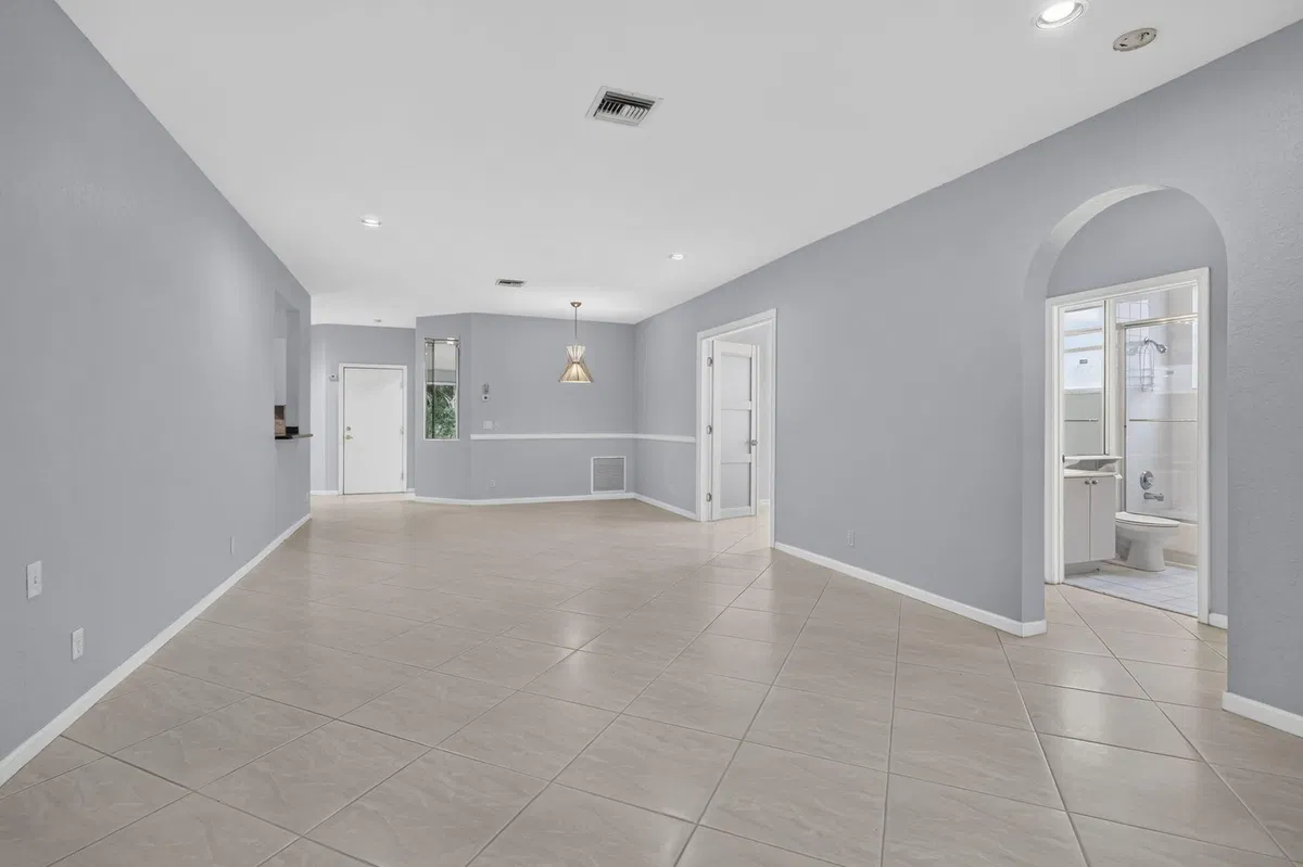 Unit Apt 1 photo 22
