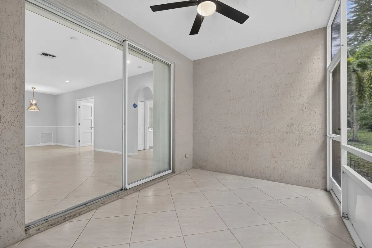 Unit Apt 1 photo 37