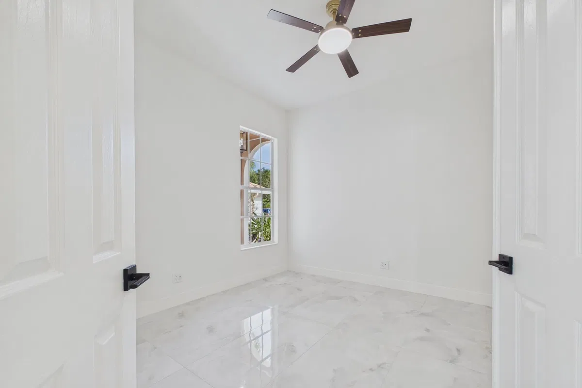 Residence photo 43