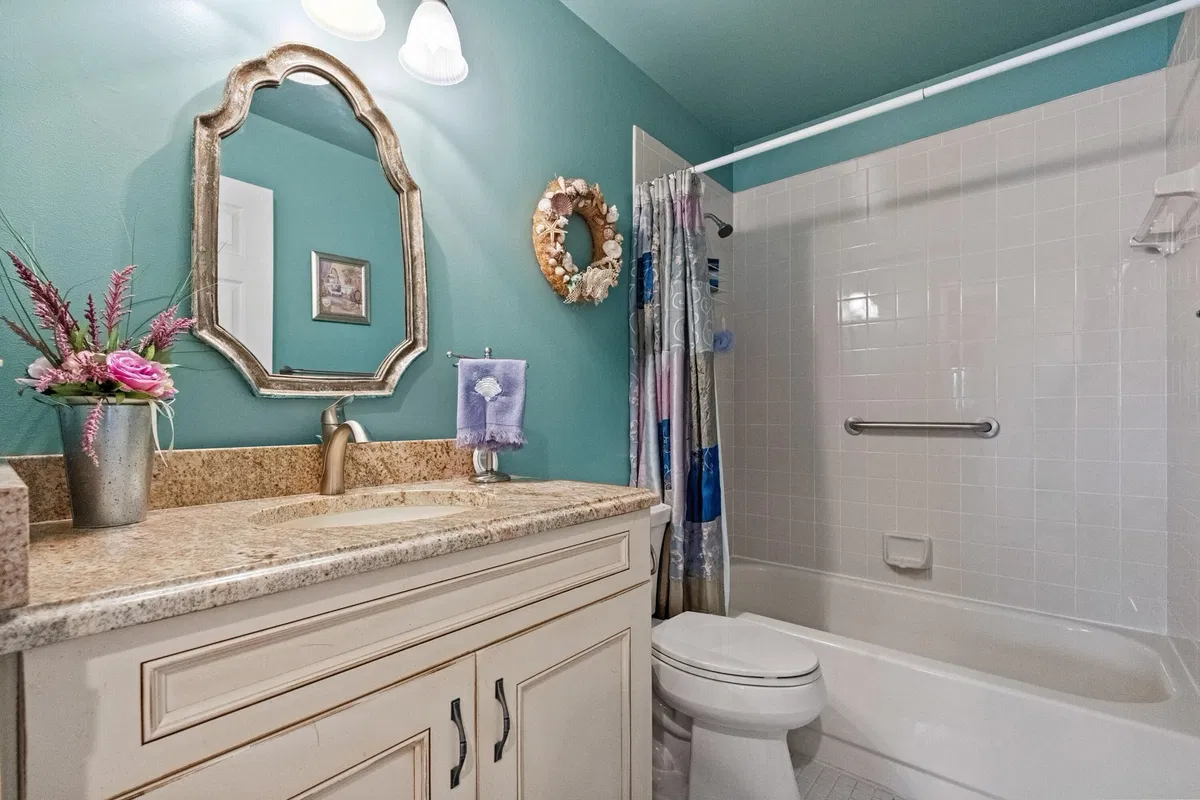Unit 282 photo 13
