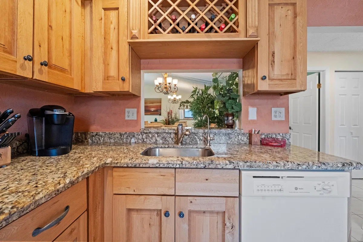 Unit 282 photo 16