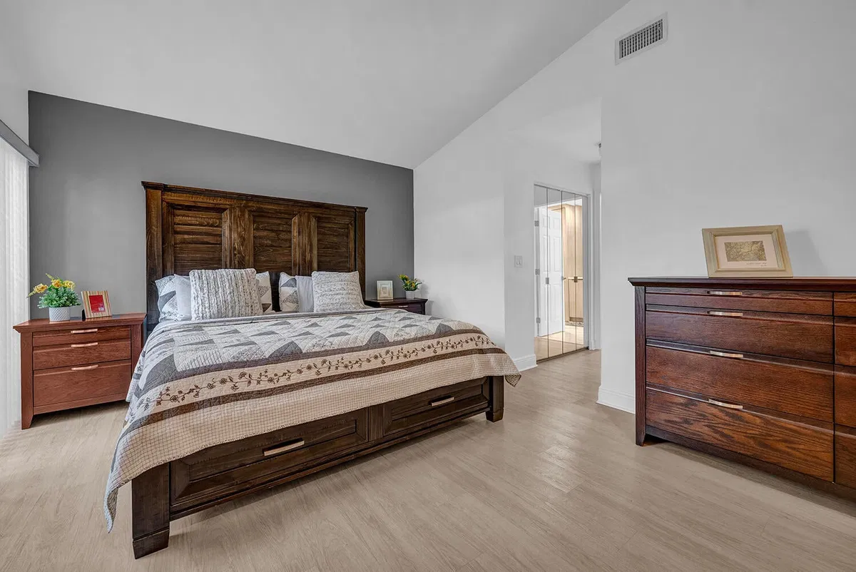 Residence photo 25