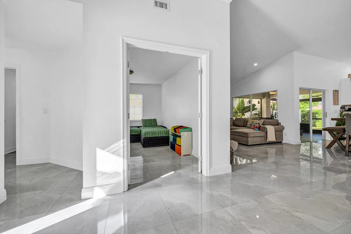 Residence photo 34