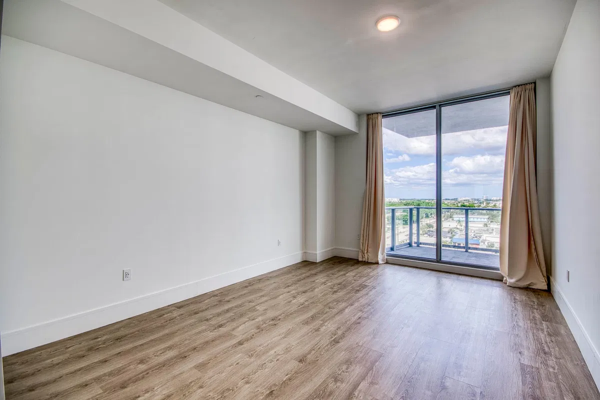 Nautilus 220 Unit 813 photo 19