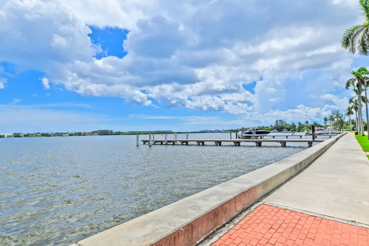 SoSo West Palm Beach Residence photo 31