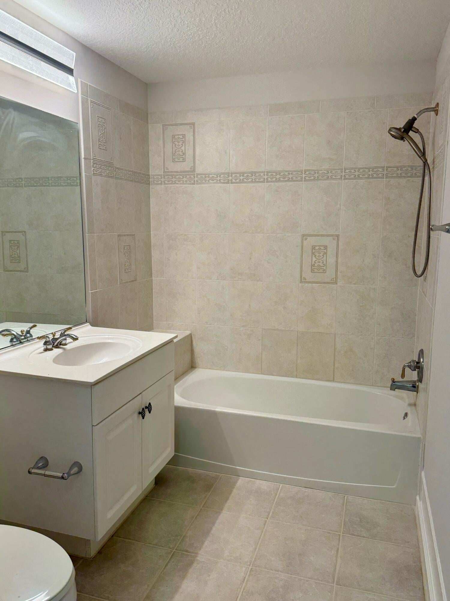 Unit 65 photo 13