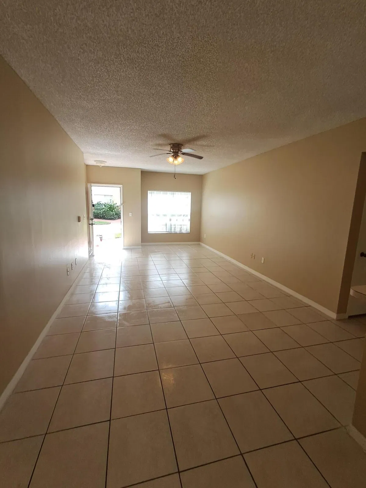 Unit 1212 photo 4