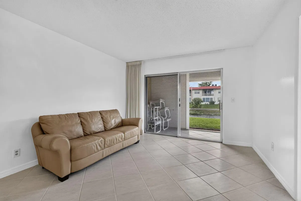 Unit 190 photo 13