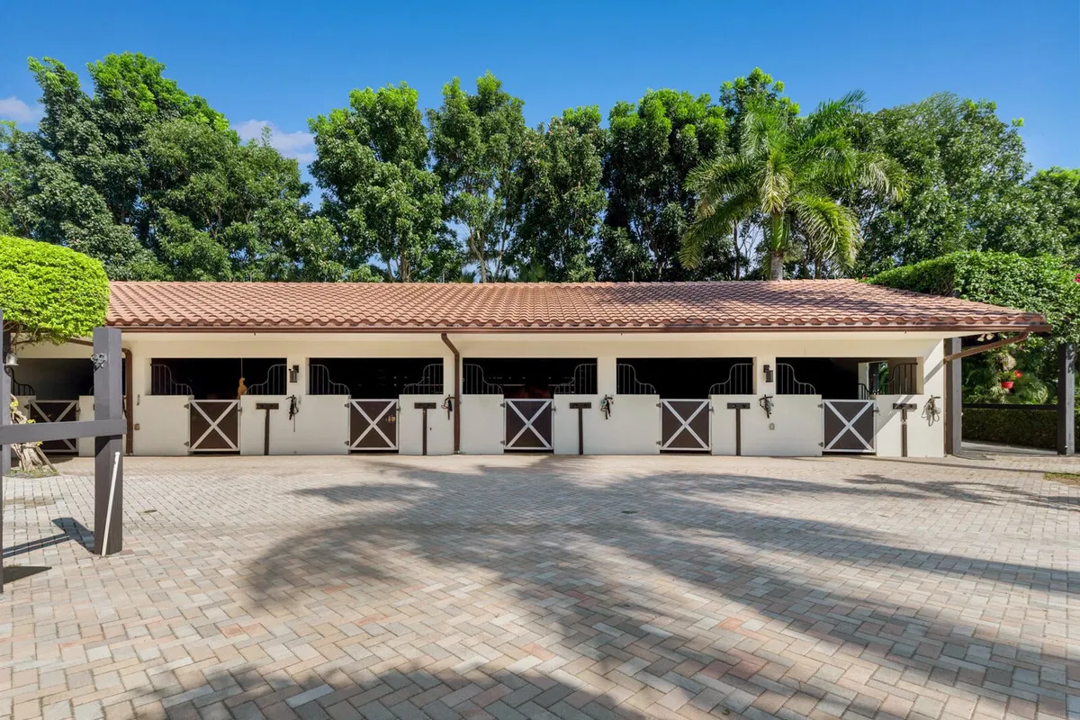 Residence photo 82