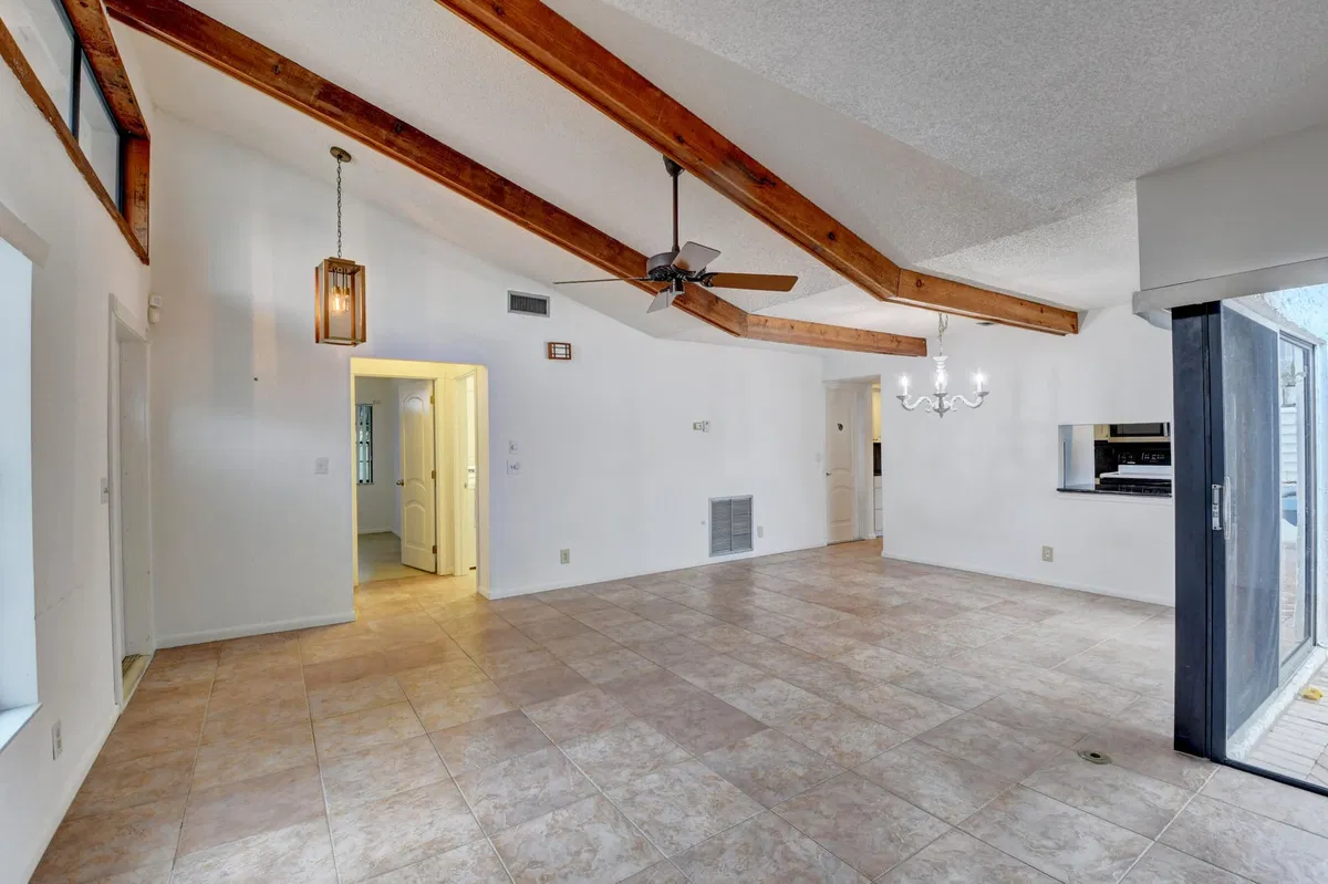  Residence photo 10