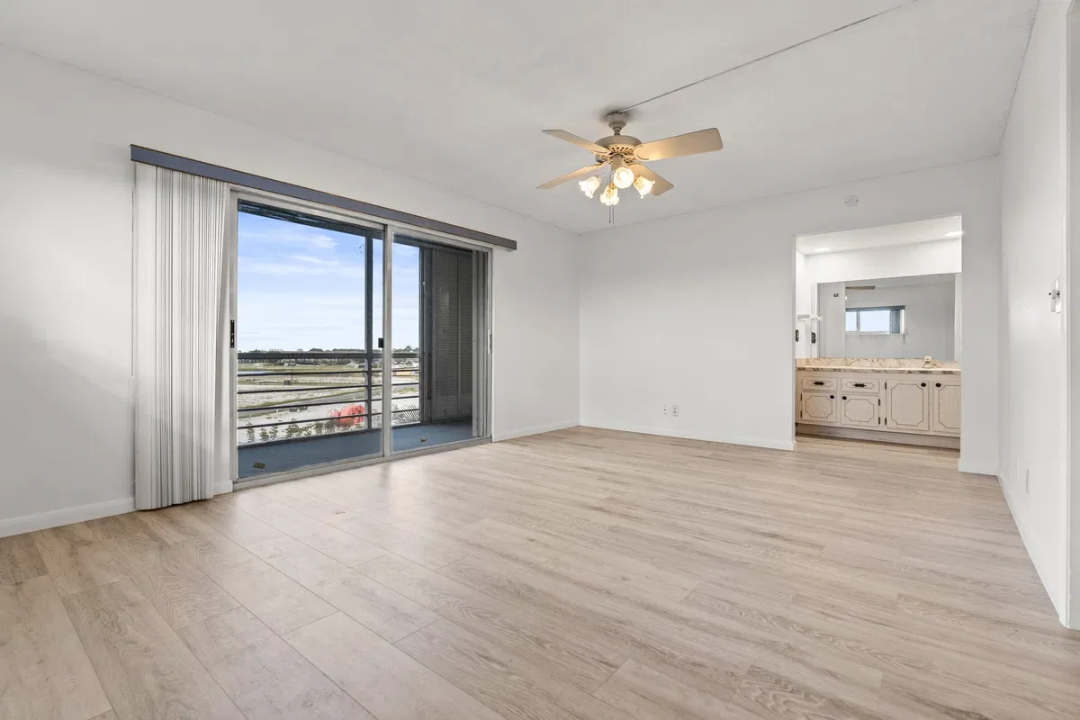  Residence photo 16