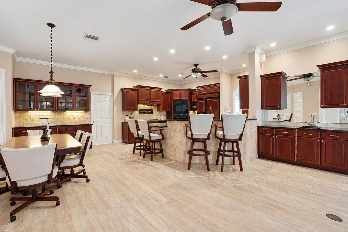 Residence photo 16