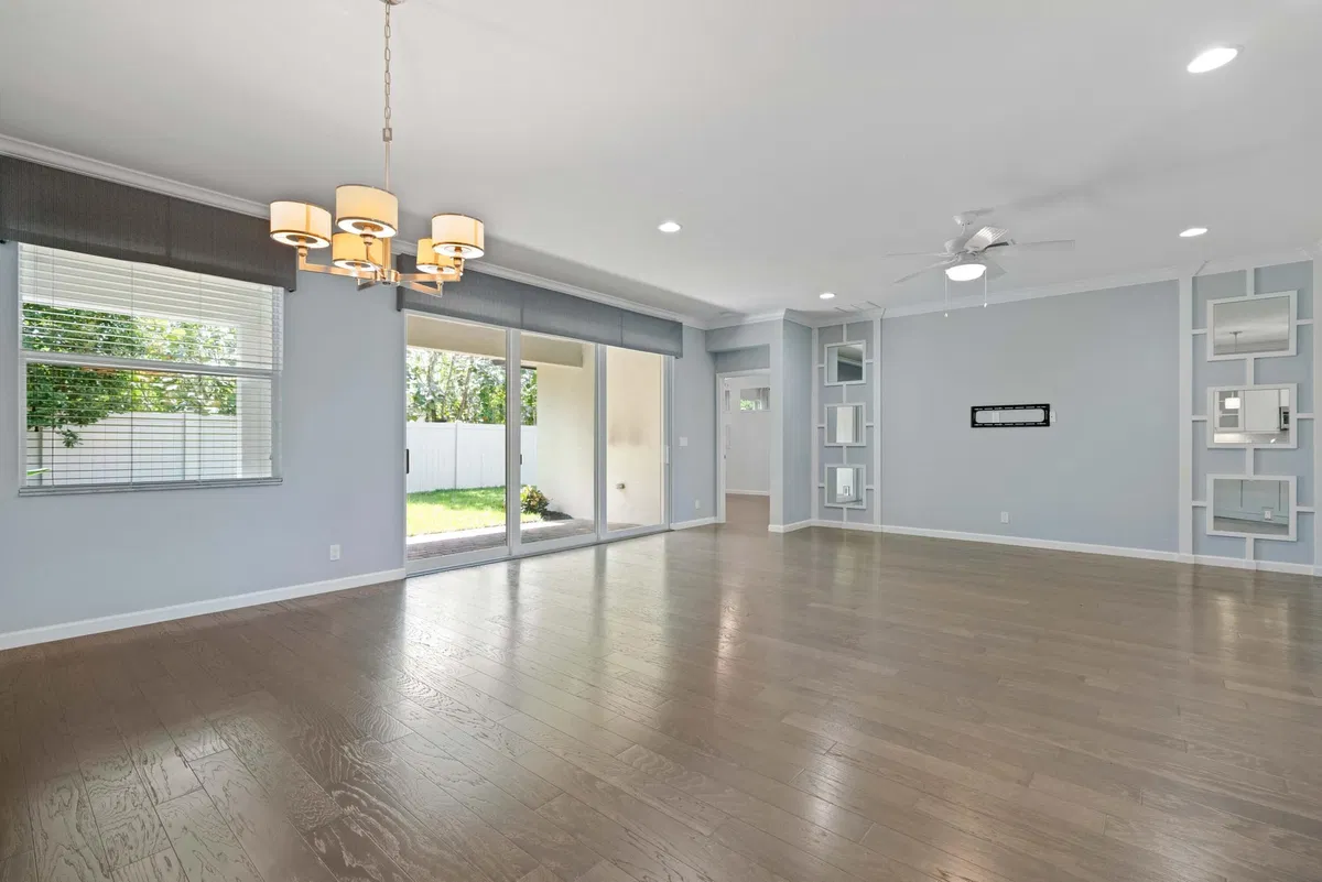 Residence photo 16