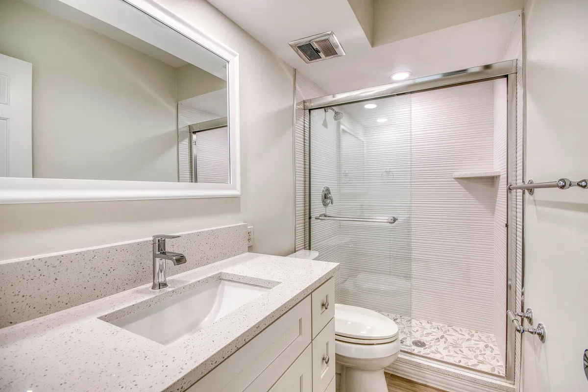 Unit 115 photo 19
