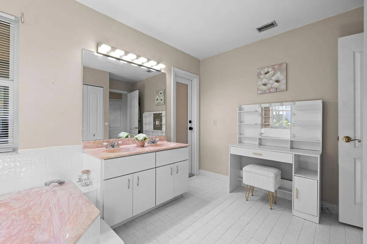 Residence photo 22