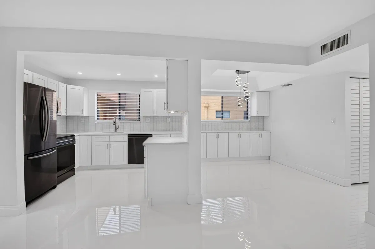 Unit 155 photo 10