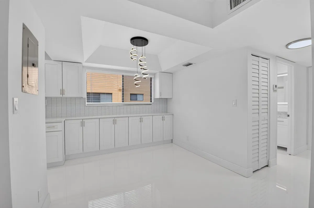 Unit 155 photo 13