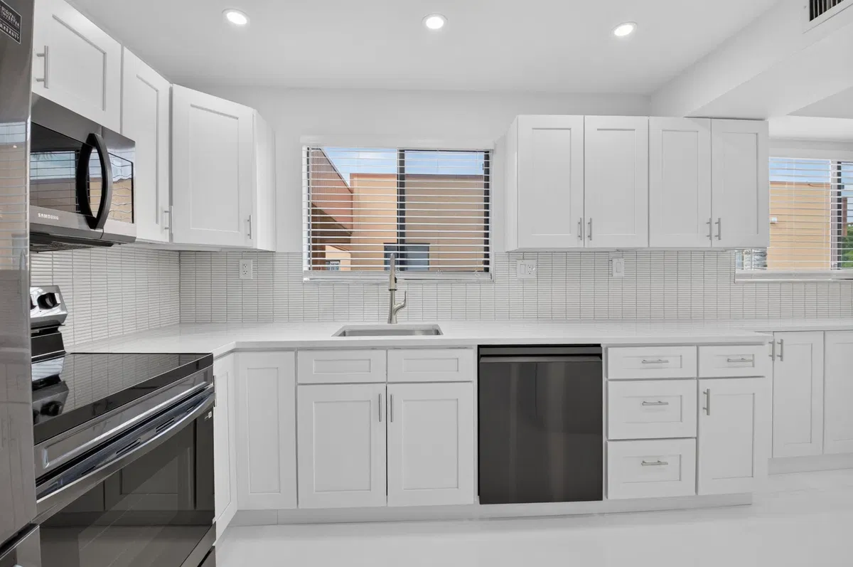 Unit 155 photo 16