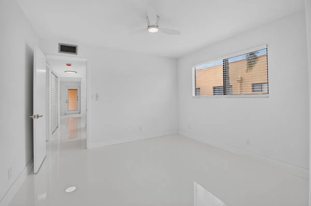 Unit 155 photo 22