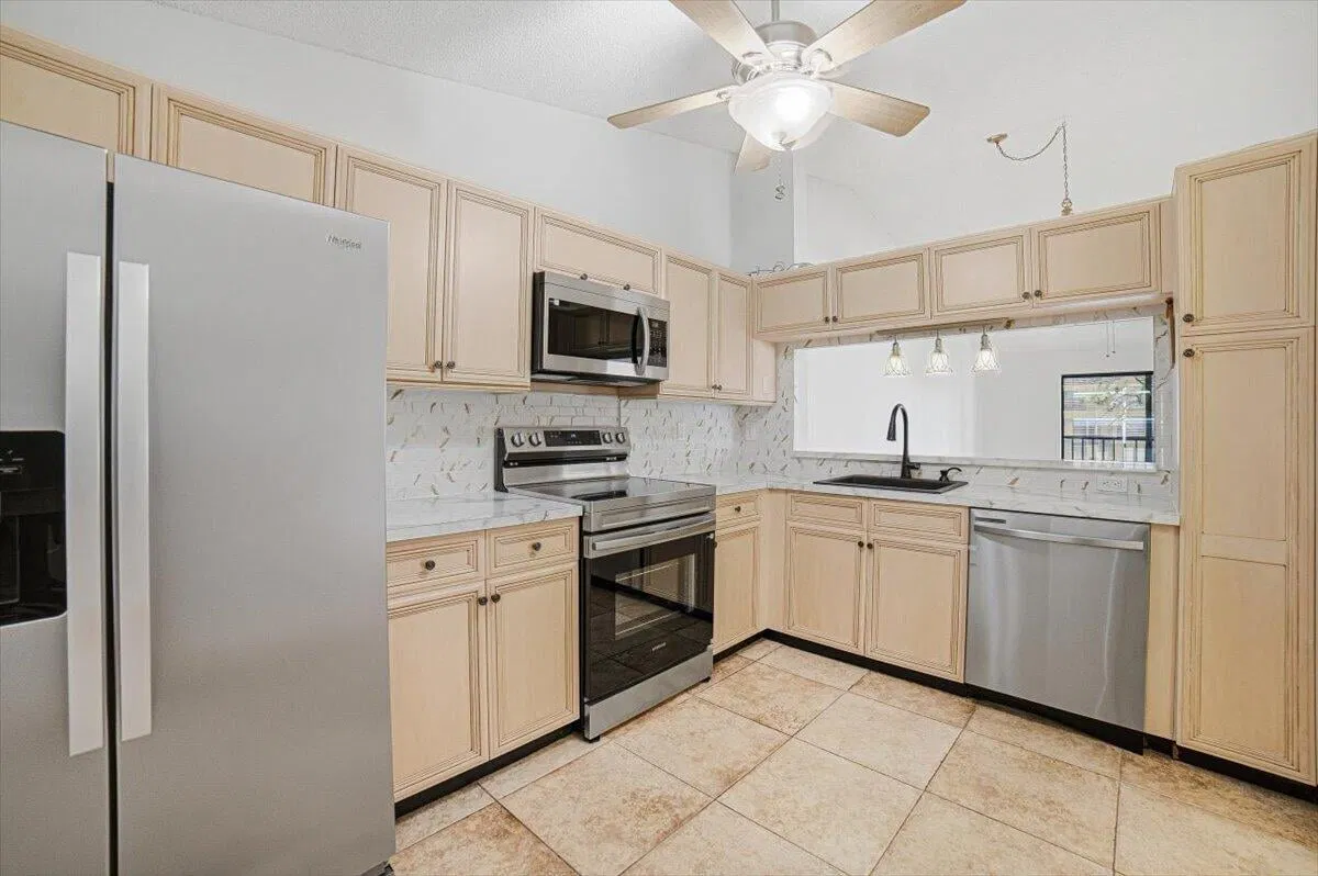 Unit 206 photo 4