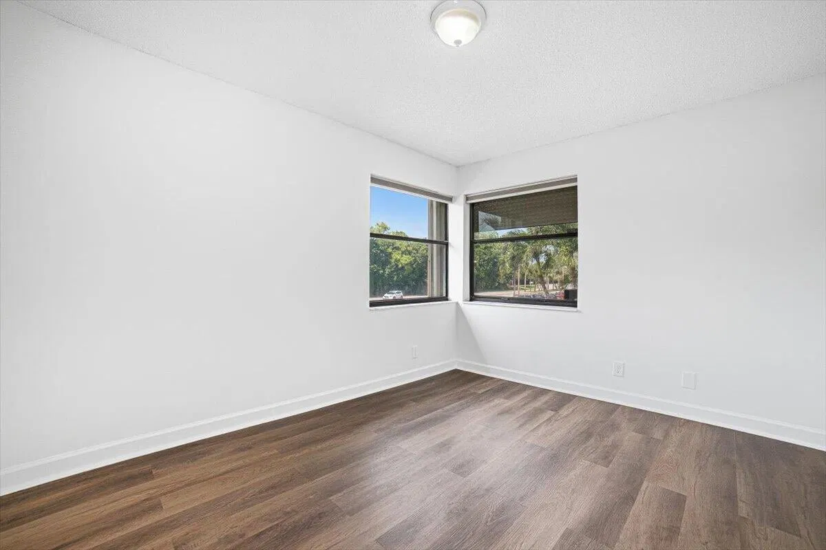Unit 206 photo 10