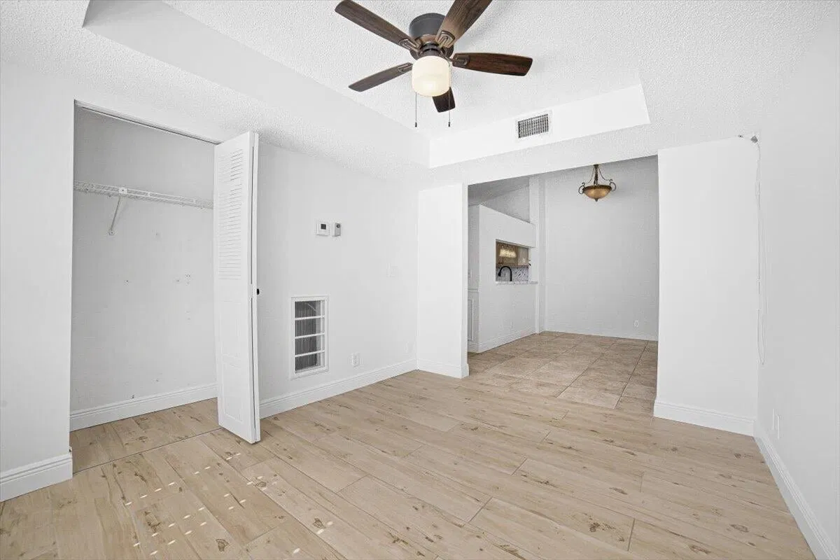 Unit 206 photo 13