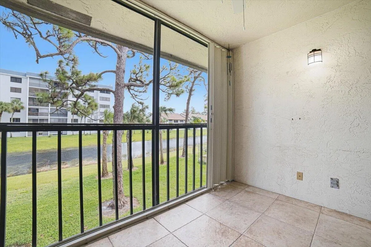 Unit 206 photo 22
