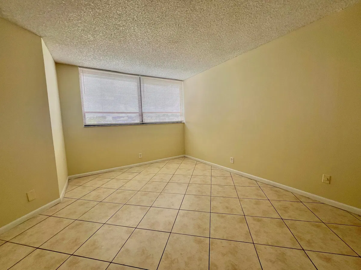 Unit 410 photo 13