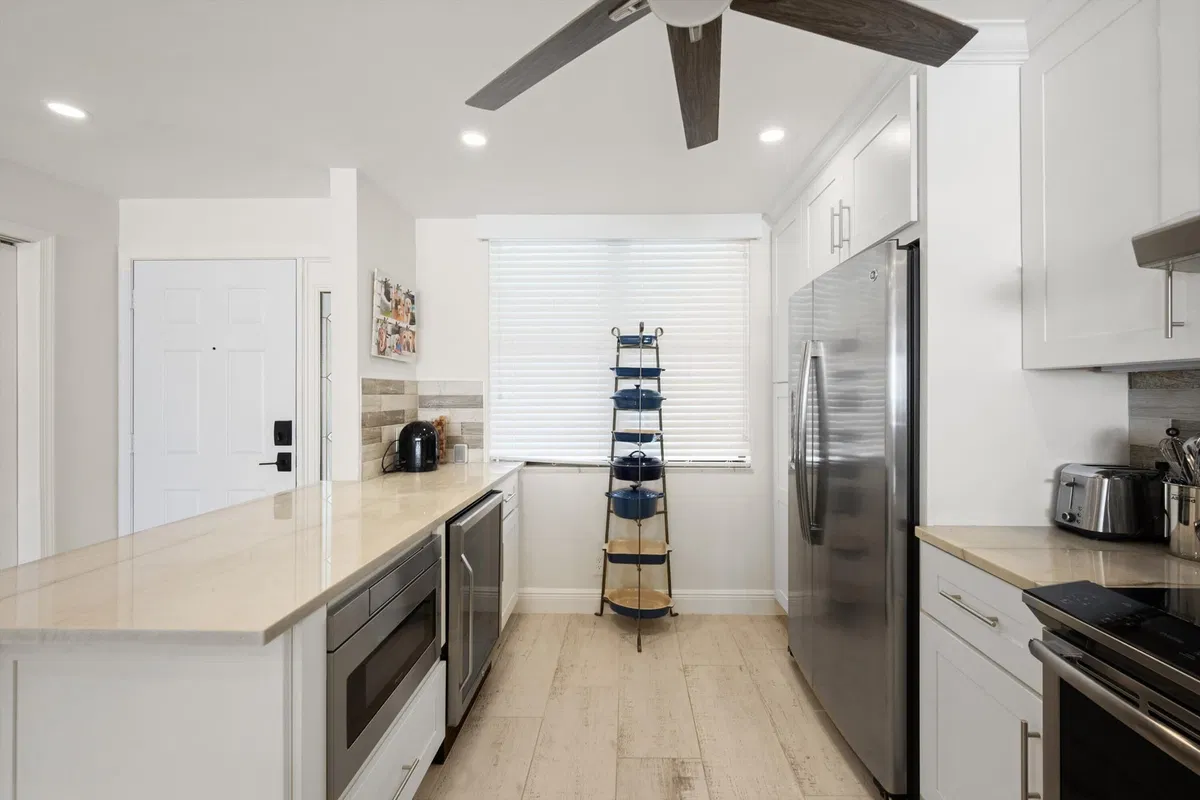 Unit 505 photo 7