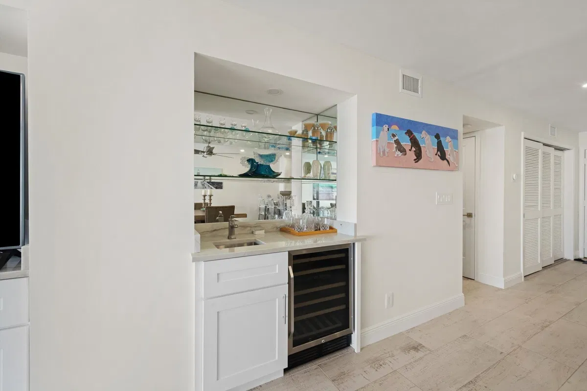 Unit 505 photo 13