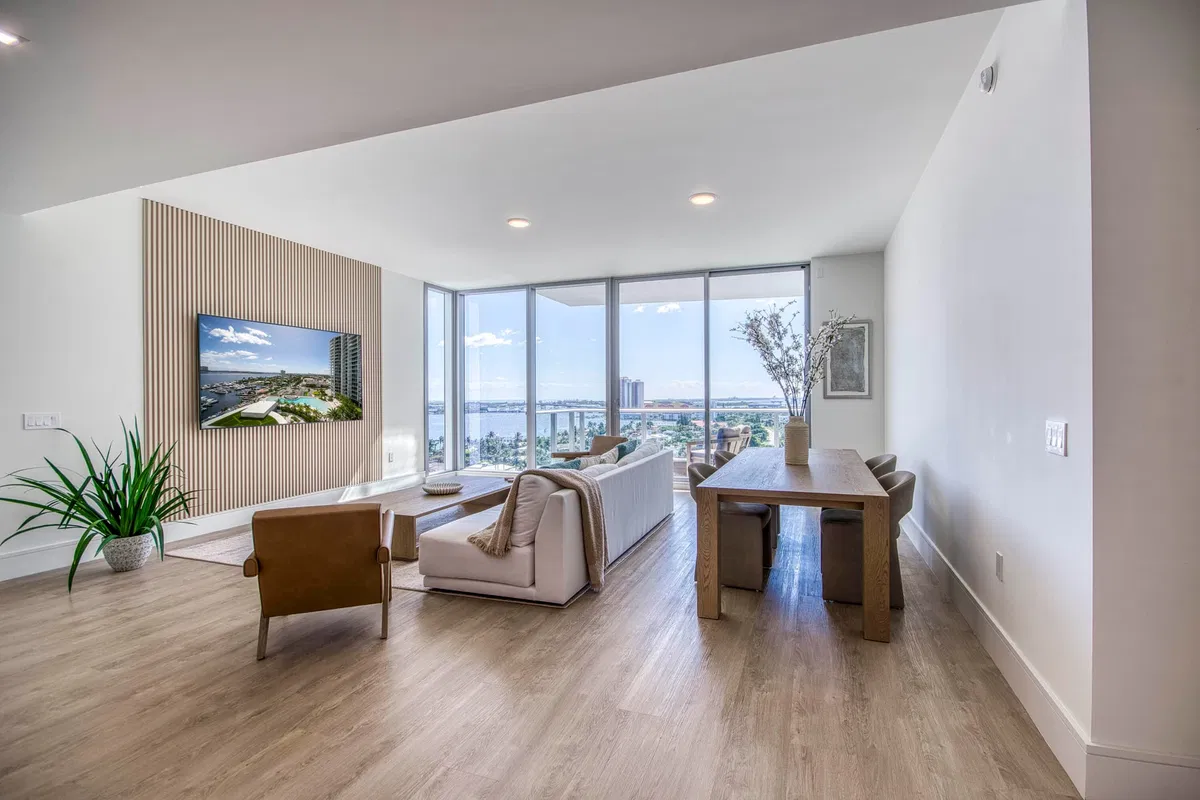 Nautilus 220 Unit 1207 photo 10