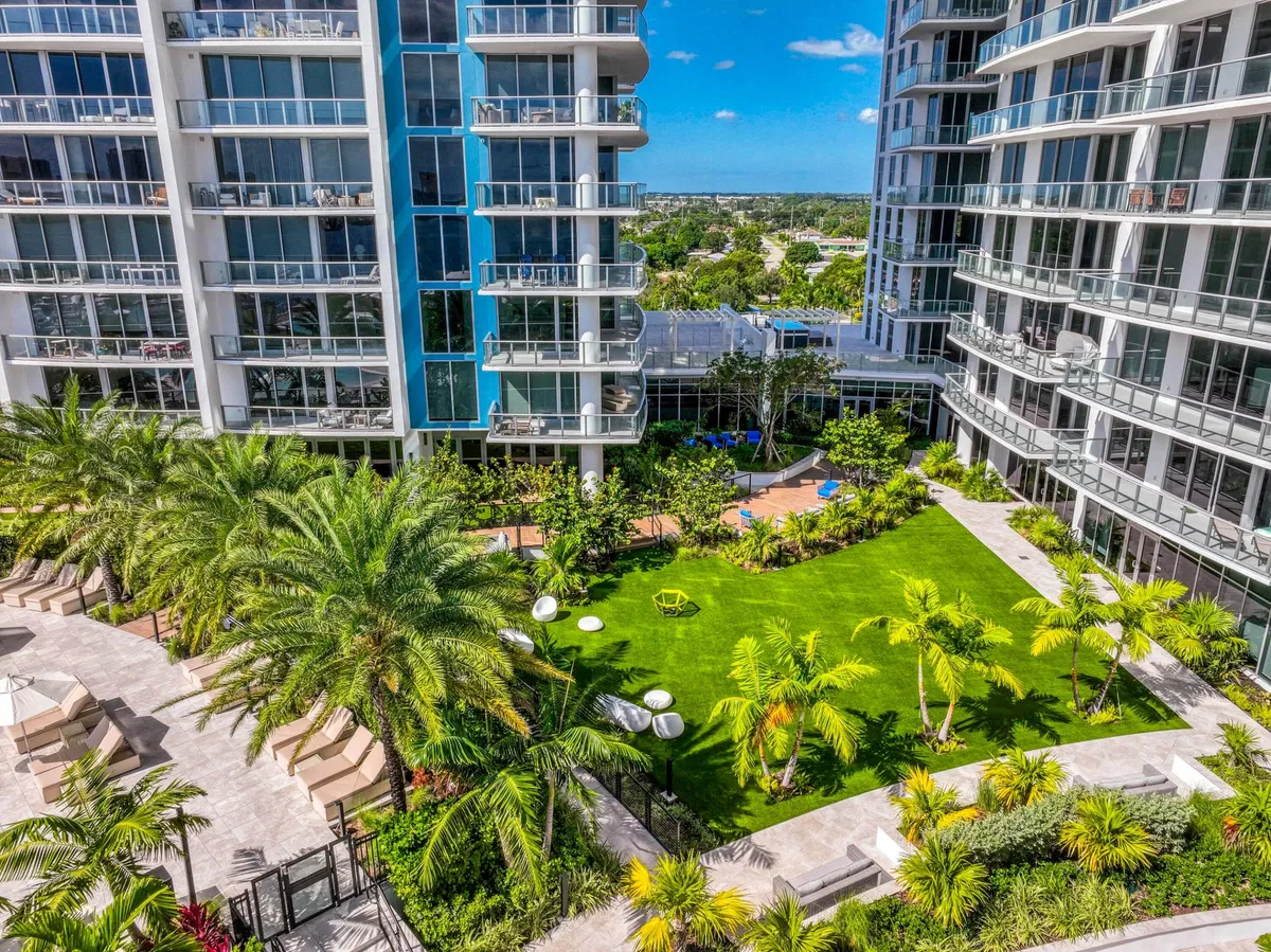 Nautilus 220 Unit 1207 photo 46