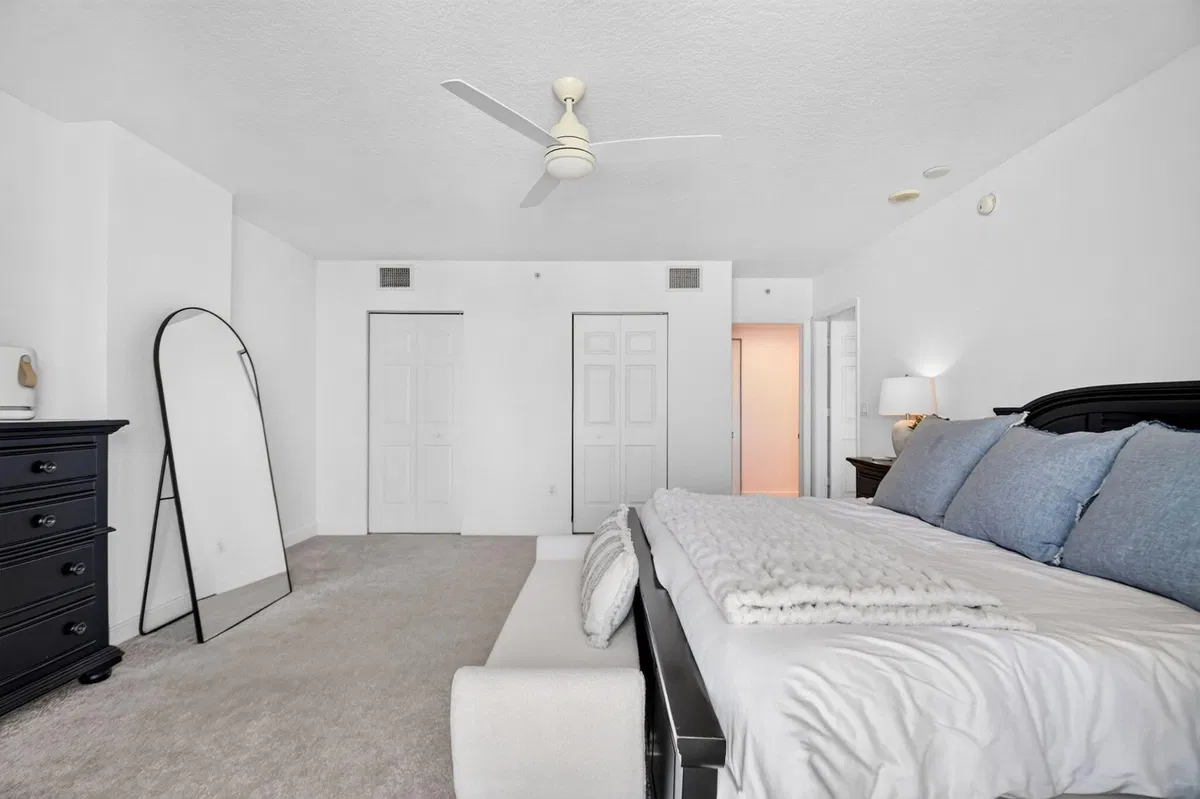610 Clematis Unit 700 photo 19